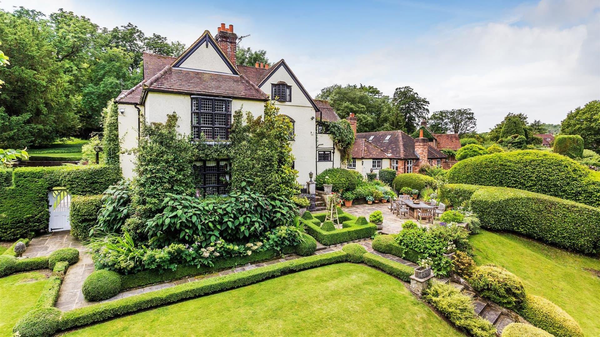 Garden Grounds & Lawns